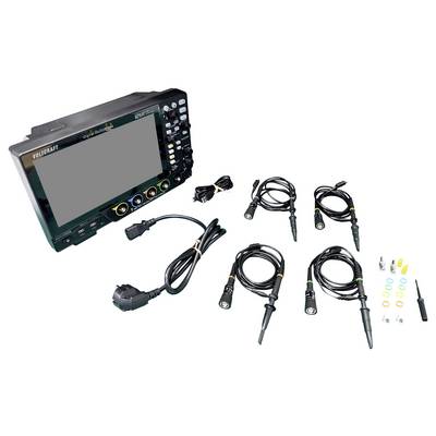 Oscilloscope numérique avec un écran et plusieurs sondes, connecteurs et accessoires disposés, présentant les composants pour les tests électriques.