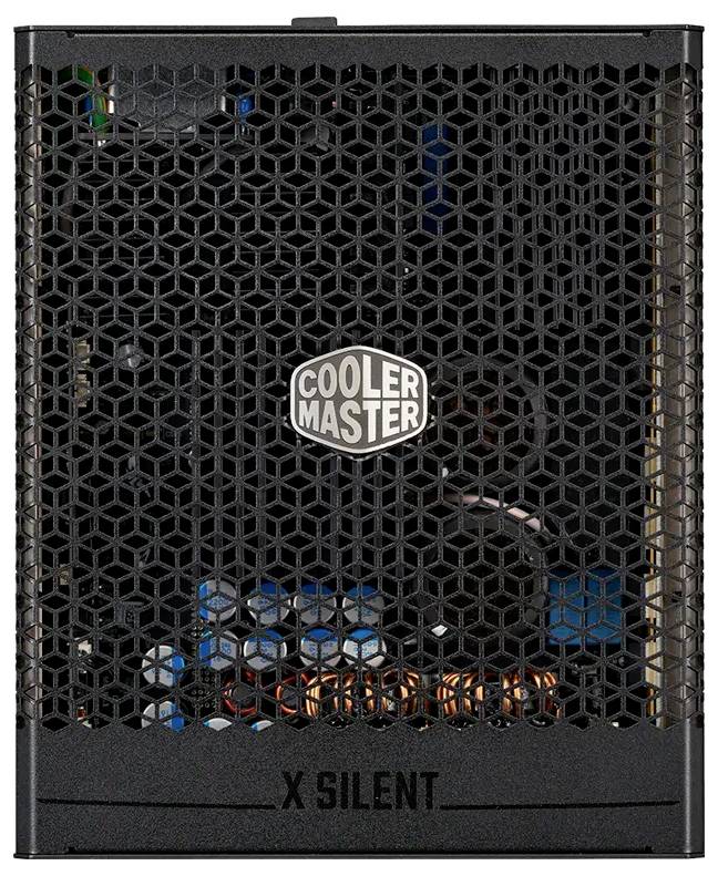 Un bloc d'alimentation pour ordinateur Cooler Master noir avec un design de grille hexagonale sur l'avant, portant l'étiquette « X Silent » en bas.