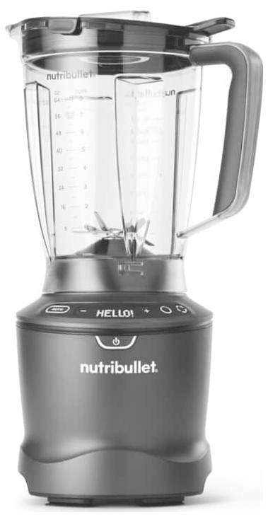 Un blender Nutribullet avec un récipient transparent et des graduations de mesure. La base est équipée de commandes numériques et affiche le mot BONJOUR !