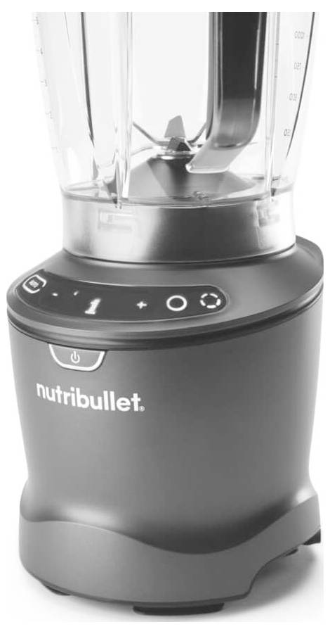 Un blender Nutribullet noir avec un pichet en plastique transparent, des boutons de commande sur la base, et le logo « nutribullet » imprimé sur l'avant.
