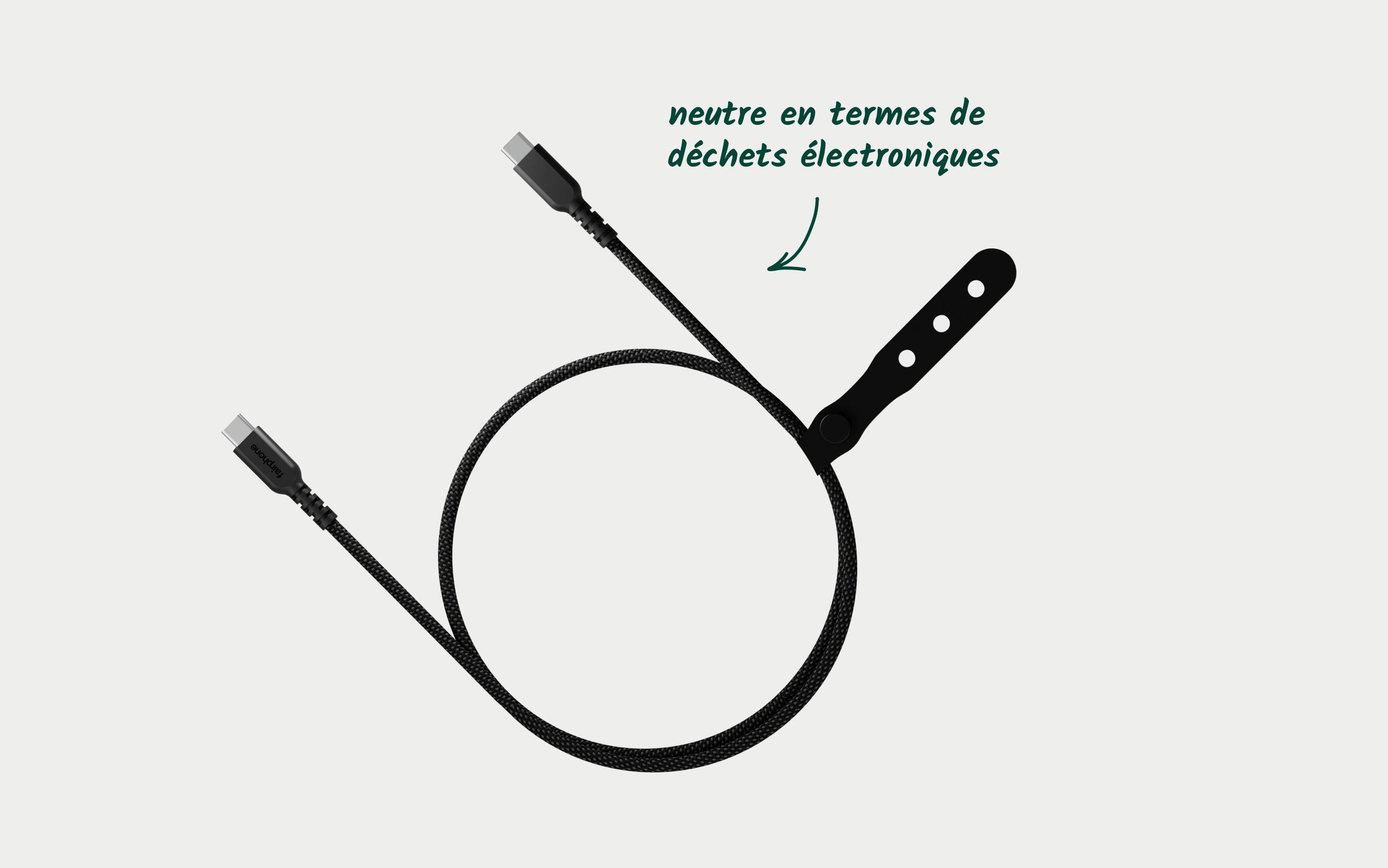 Un câble noir portant un texte en langue française : « neutre en termes de déchets électroniques », qui indique une élimination respectueuse de l'environnement.