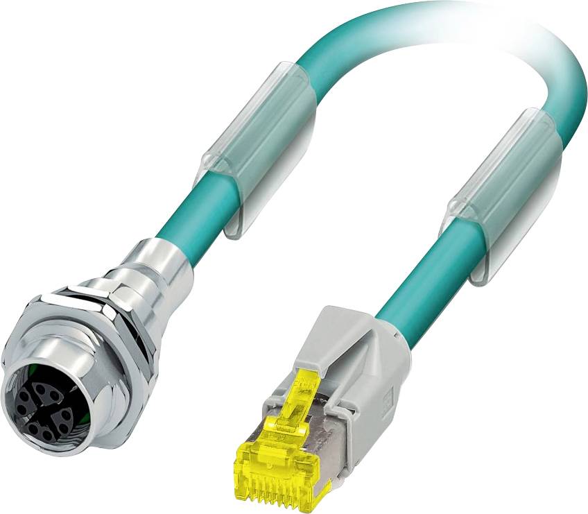 Un câble Ethernet industriel avec un connecteur métallique à une extrémité et un connecteur RJ45 standard à l'autre, sur un fond blanc.