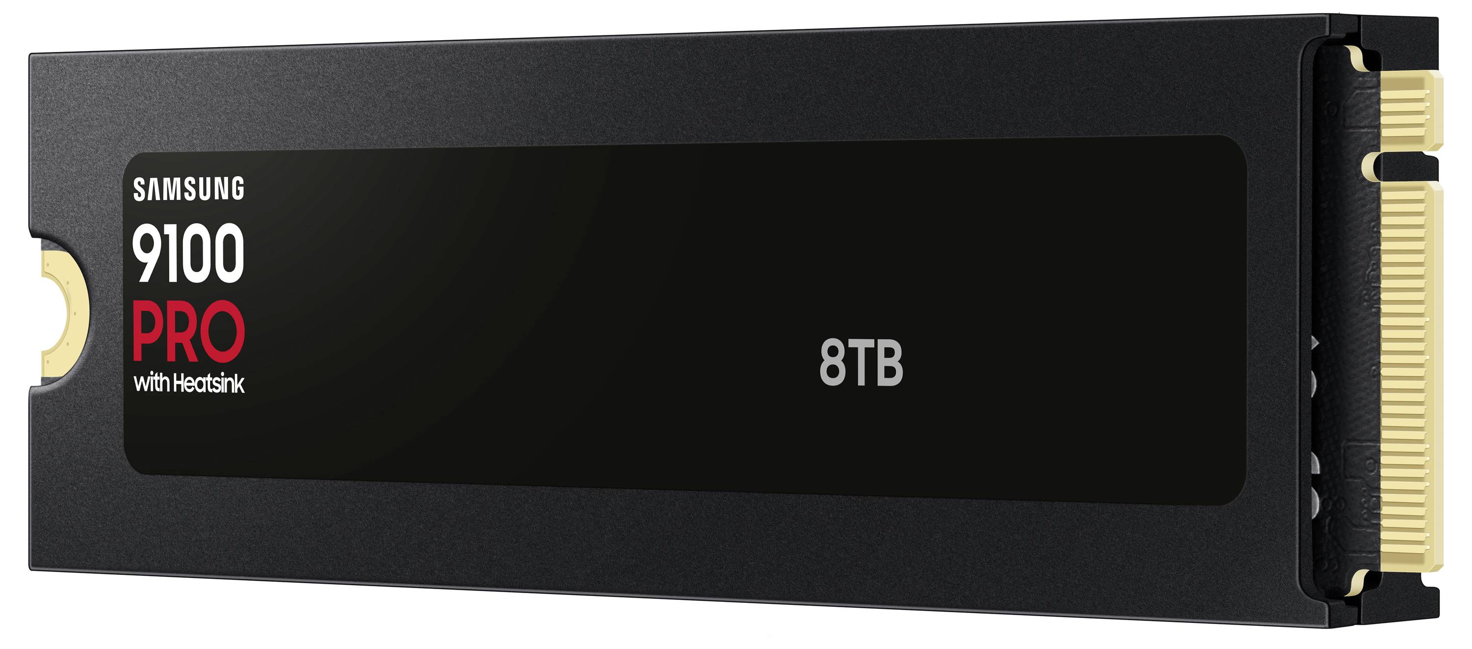 Disque SSD Samsung 9100 PRO avec dissipateur thermique, 8 To, boîtier noir, vue en angle, présentant la marque et les détails de capacité sur l'avant.