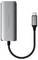 Hub USB-C gris élégant avec un câble tressé, étiqueté 'Satechi', offrant plusieurs ports de connectivité, mettant l'accent sur la durabilité et le design.