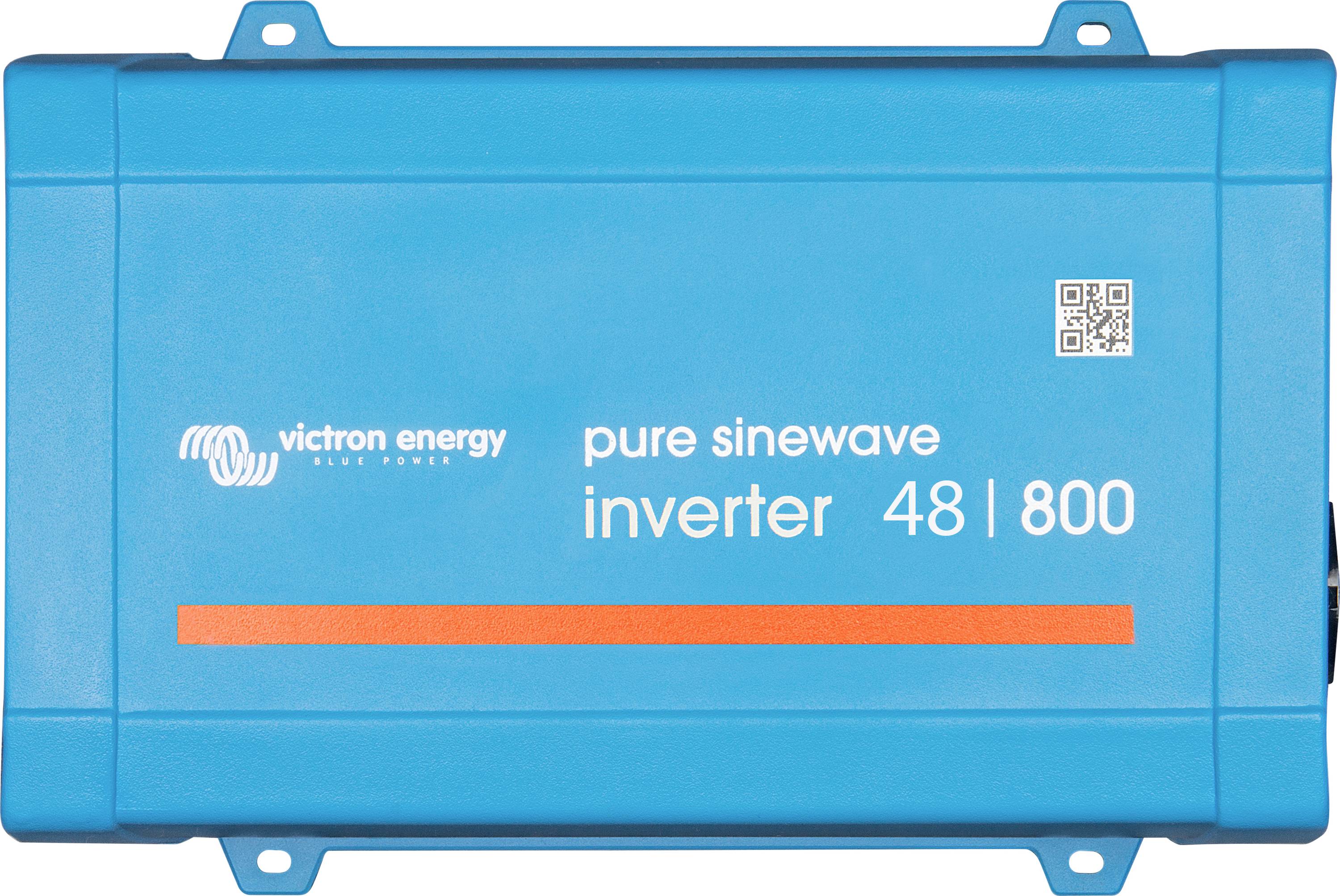Onduleur à onde sinusoïdale pure Victron Energy 48 800 sur un appareil bleu. Comprend un code QR et le logo de l'entreprise. Utilisé pour la conversion de puissance.