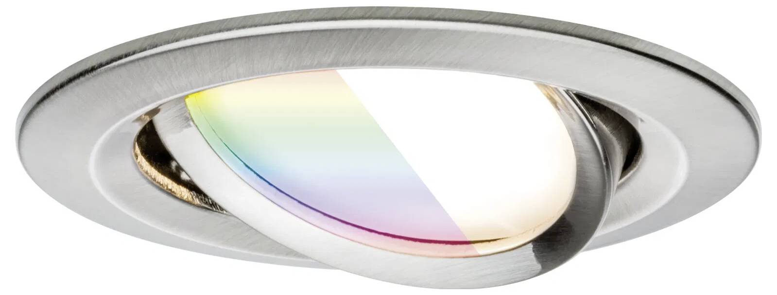 Un luminaire encastré au plafond doté d'un abat-jour en verre dépoli incliné, présentant un reflet arc-en-ciel subtil, enchâssé dans un cadre métallique.