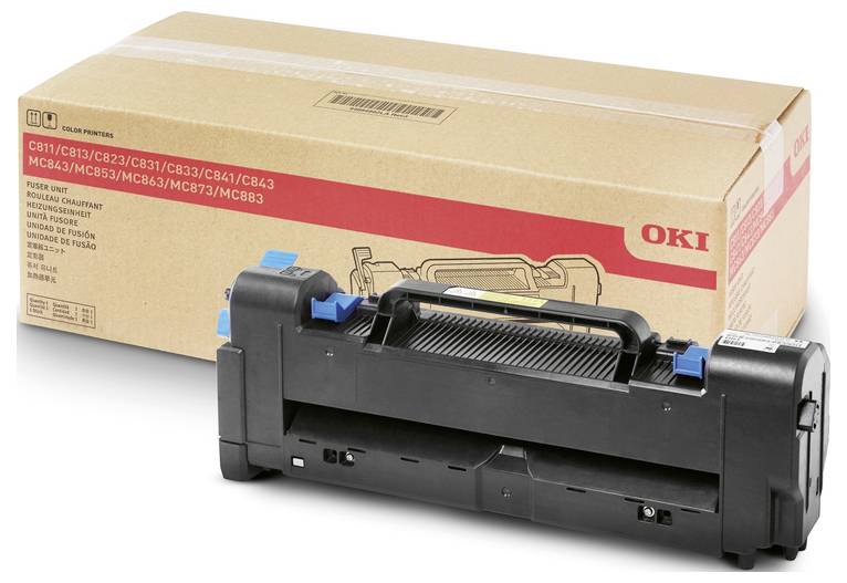 Cartouche de toner pour imprimante 'Oki' avec sa boîte d'emballage en arrière-plan. La boîte indique les modèles d'imprimantes compatibles, notamment C811, C831, MC873.