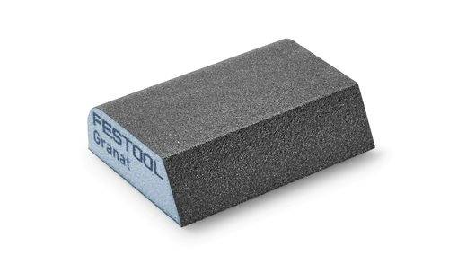 Un bloc de ponçage rectangulaire noir portant le nom de marque 'Festool Granat' sur le côté, conçu pour le ponçage manuel de surfaces.