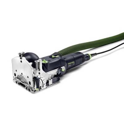 Un outil électrique au corps vert et noir, équipé d'un tuyau d'extraction de poussière, utilisé pour des coupes de précision en menuiserie.