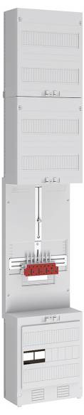 Armoire électrique avec plusieurs compartiments, connexions de câbles et interrupteurs, probablement utilisée pour la distribution et le contrôle des circuits électriques.