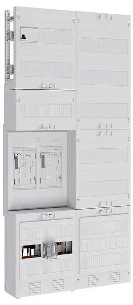 Un tableau électrique grand et blanc comportant plusieurs sections et compartiments, dont certains sont ouverts pour révéler des composants de circuit, utilisé pour la distribution électrique.