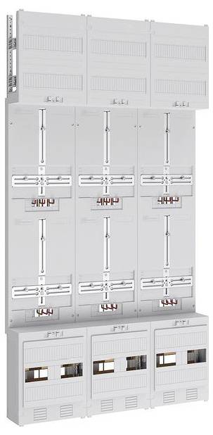 'Tableau électrique avec des jeux de barres verticaux et horizontaux, disjoncteurs et canaux de câblage. Conçu pour la gestion modulaire des circuits.'