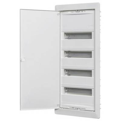 Un tableau électrique blanc avec une porte ouverte, montrant plusieurs emplacements de disjoncteurs disposés en colonnes, conçu pour les installations résidentielles.