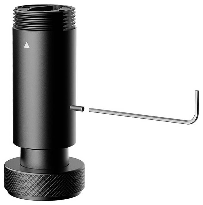 Un outil cylindrique en métal avec une petite clé hexagonale insérée sur le côté, probablement utilisé pour ajuster ou fixer des pièces, présenté sur un fond blanc.