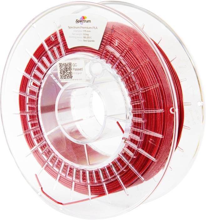 Un rouleau de filament PLA rouge pour imprimante 3D, étiqueté « Spectrum Premium PLA », de diamètre 1,75 mm, pesant 1 kg, portant un code QR et un autocollant « Contrôle Qualité Validé ».