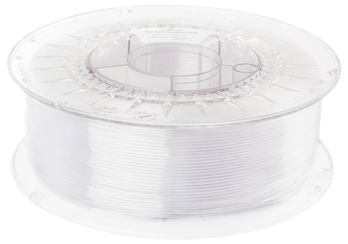 Un bobine transparente de filament translucide pour impression 3D, montrant des couches soigneusement enroulées, placée sur un fond blanc.