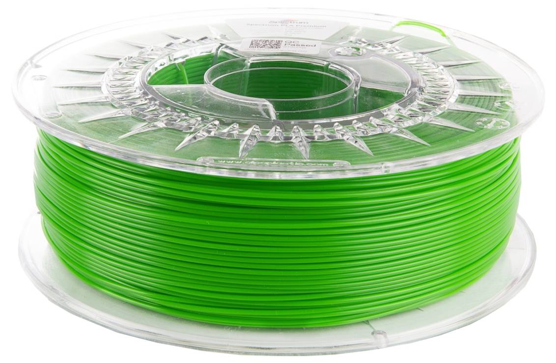 Un rouleau de filament d'impression 3D vert vif, soigneusement enroulé, enfermé dans un conteneur en plastique transparent.