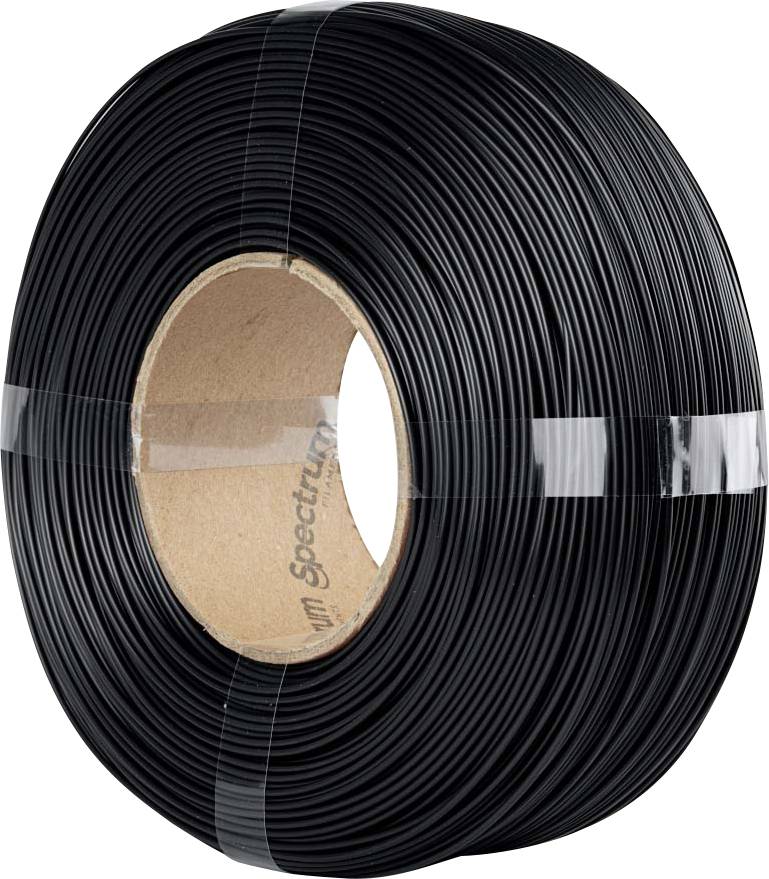 Un grand enroulement de fil recouvert de plastique noir avec un noyau en carton, enveloppé de ruban adhésif transparent.