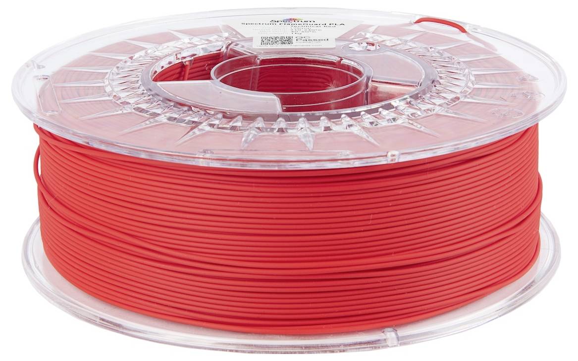 Un bobineau de filament rouge pour imprimante 3D, soigneusement enroulé et placé dans un conteneur en plastique transparent.