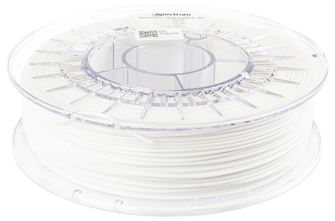 Un bobine transparente de filament d'impression 3D blanc, soigneusement enroulé, étiquetée « Spectrum Filaments PA6 Natural », adapté aux projets d'impression 3D.