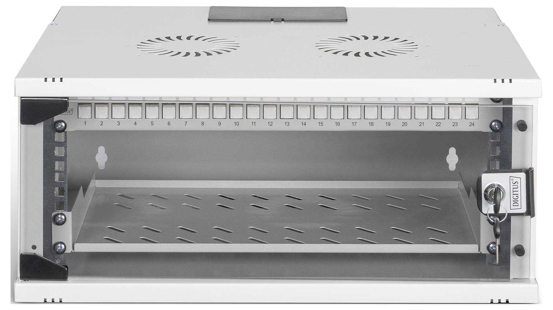 Un rack mural en métal blanc avec une porte verrouillable présente des emplacements numérotés en haut et un compartiment inférieur ventilé.