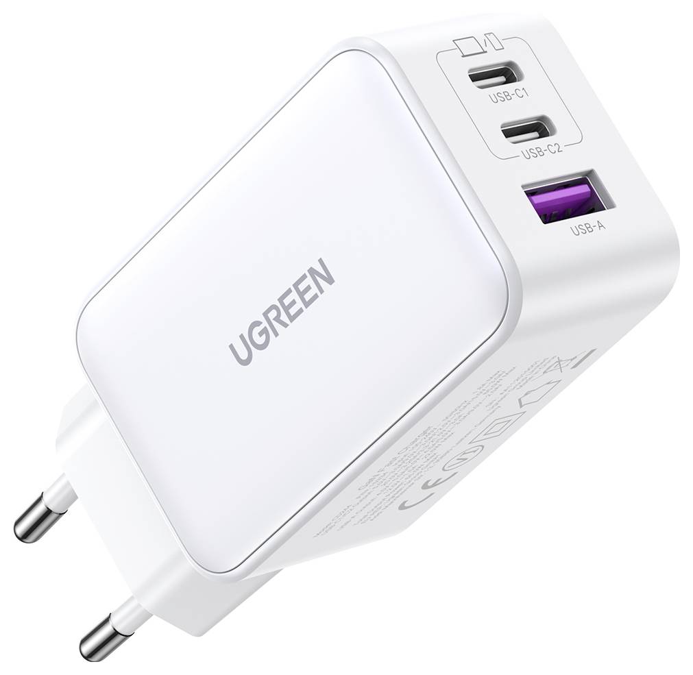 Un chargeur mural blanc UGREEN avec trois ports : deux ports USB-C et un port USB-A, conçu pour une charge de dispositifs polyvalente.