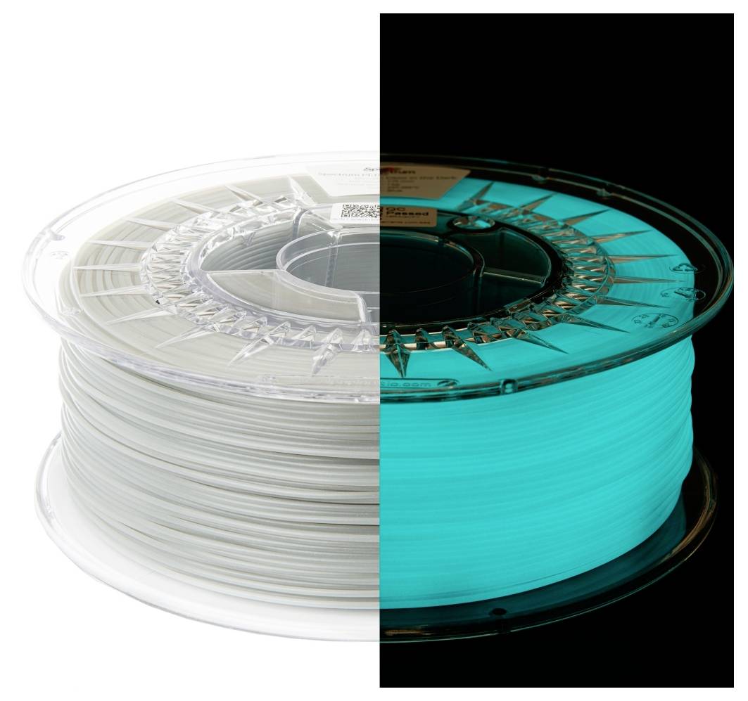 Un rouleau de filament d'imprimante 3D, montrant la moitié dans une lumière normale comme blanche et la moitié brillant intensément dans l'obscurité.