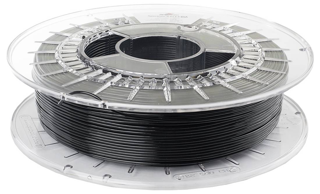 Une bobine de filament noir pour imprimante 3D sur un dévidoir en plastique transparent, utilisé pour les processus de fabrication additive.