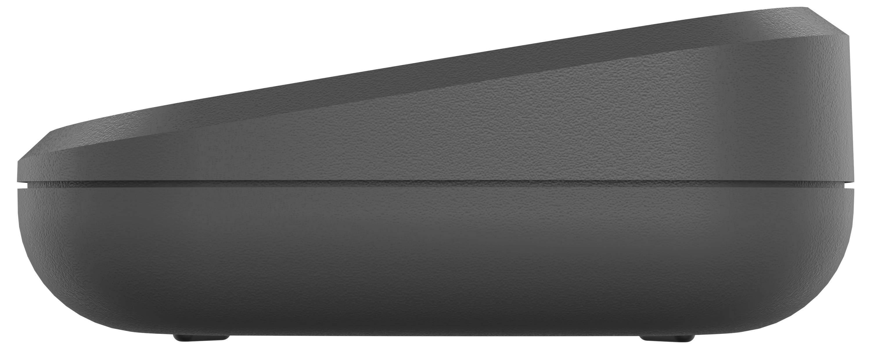 Une souris d'ordinateur élégante, noire, vue de profil, révélant son design ergonomique incliné avec une surface texturée.