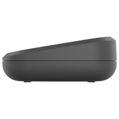Une souris d'ordinateur élégante, noire, vue de profil, révélant son design ergonomique incliné avec une surface texturée.