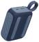 Un haut-parleur bleu compact et portable, doté d'une texture tissée et d'une sangle bouclée, conçu pour un transport facile et une utilisation en extérieur.