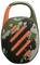 Un haut-parleur portable avec un design en mousqueton, présentant un motif de camouflage en vert, noir et blanc avec des touches d'orange.