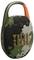 Enceinte portable Bluetooth 'JBL' avec mousqueton, design en tissu camouflage et boutons de contrôle sur l'avant.