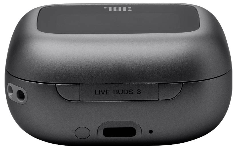 Un étui pour écouteurs gris étiqueté « Live Buds 3 » avec un port de charge en bas et un bouton sur le côté gauche, vu de dos.