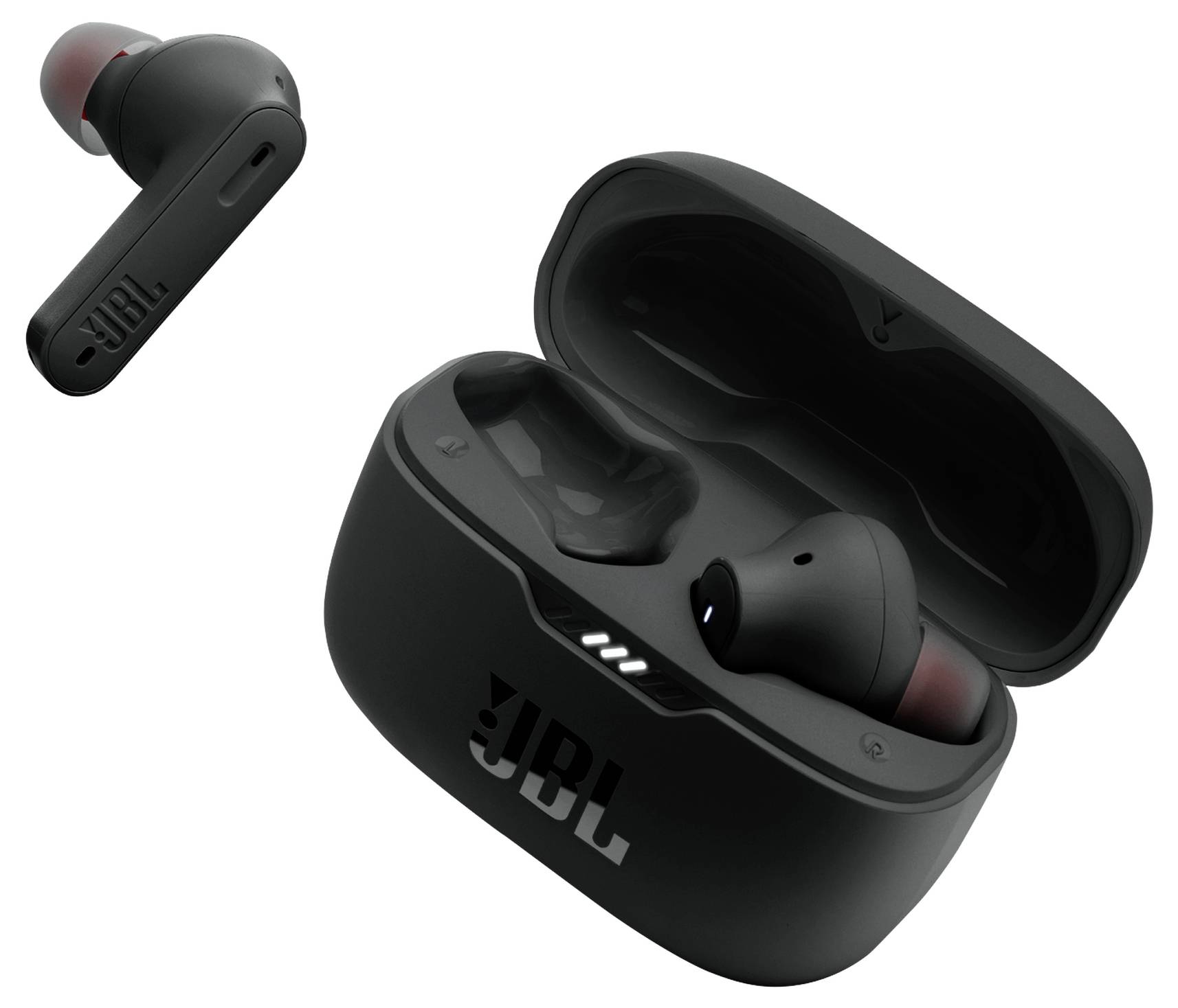 Écouteurs sans fil noirs 'JBL' avec embouts en caoutchouc dans un boîtier de charge ouvert, montrant un affichage numérique indiquant le niveau de batterie.