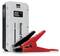 Un booster de batterie portable étiqueté « Nomad Power » avec des câbles de démarrage rouge et noir attachés et un affichage LED indiquant « 100% ».