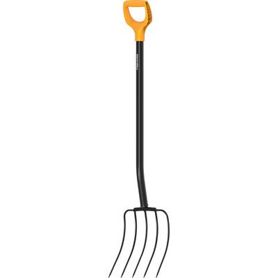 Fourche de jardin avec une poignée ergonomique orange vif et quatre dents noires.