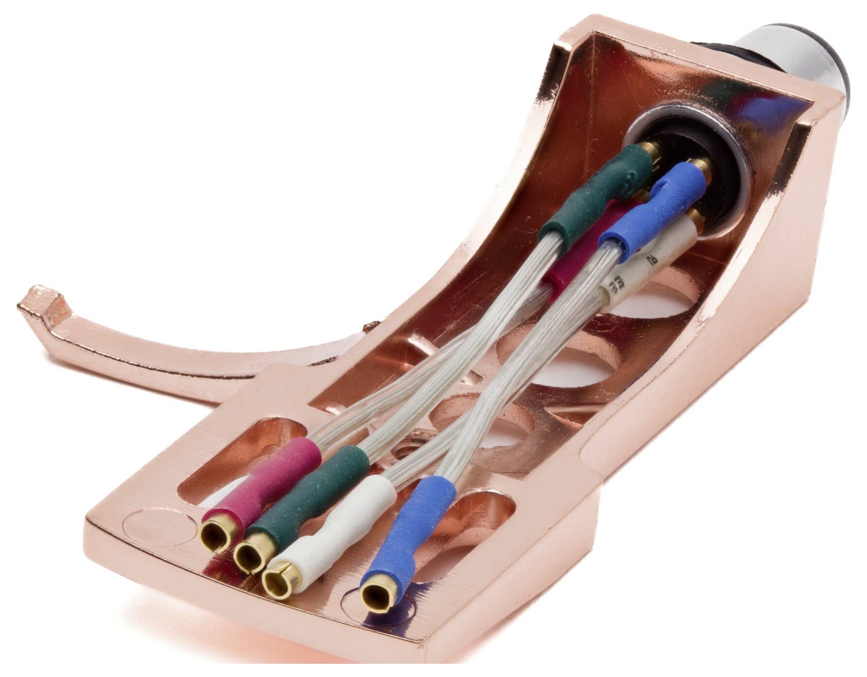 Un système de cellule phonographique de ton cuivré avec des fils connectés, conçu pour les platines tourne-disques, montrant l'extrémité qui se connecte au bras de lecture.