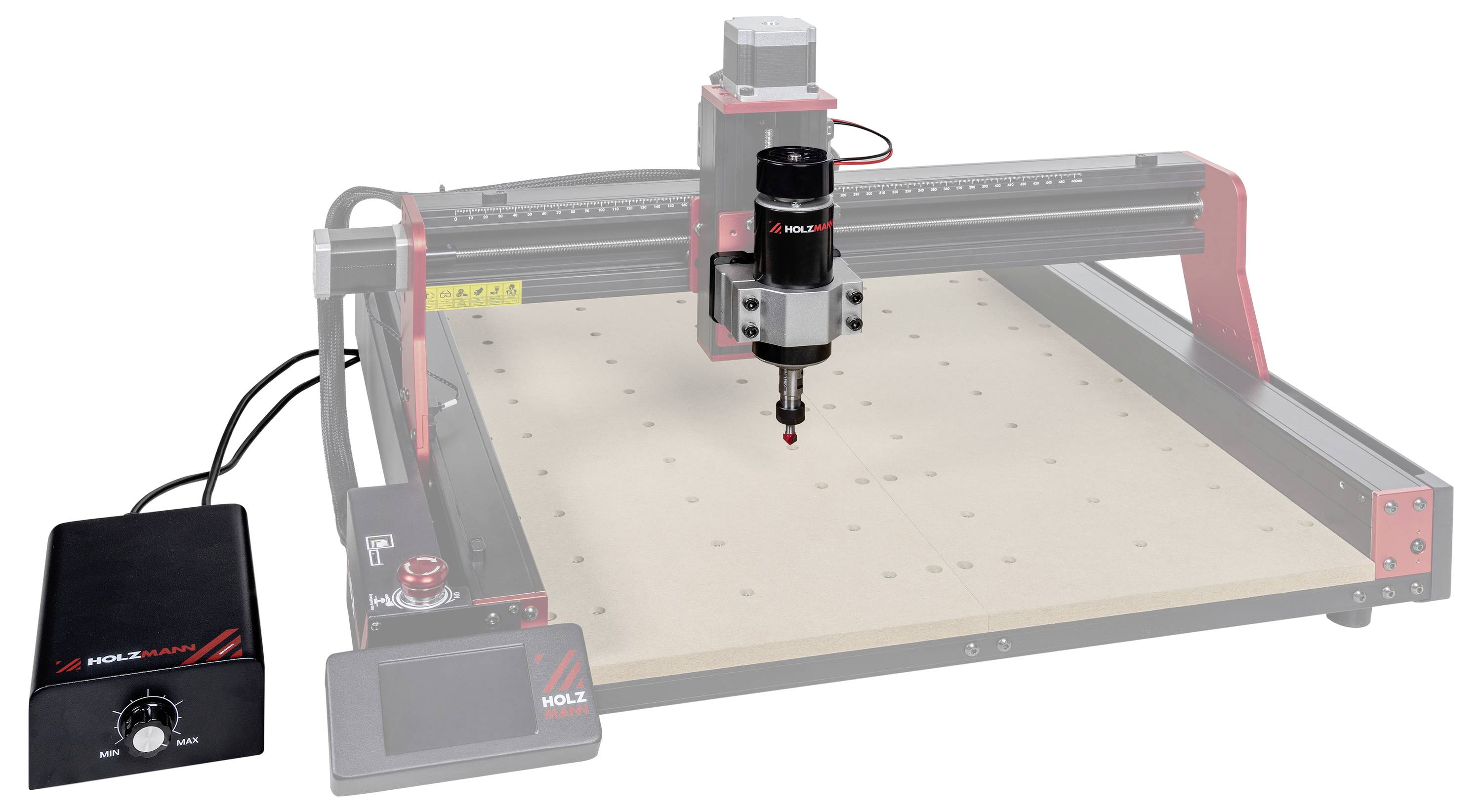 Une machine CNC avec une grande surface de travail plane et un boîtier de commande. La tête de la machine est positionnée au centre, utilisée pour une coupe de précision.