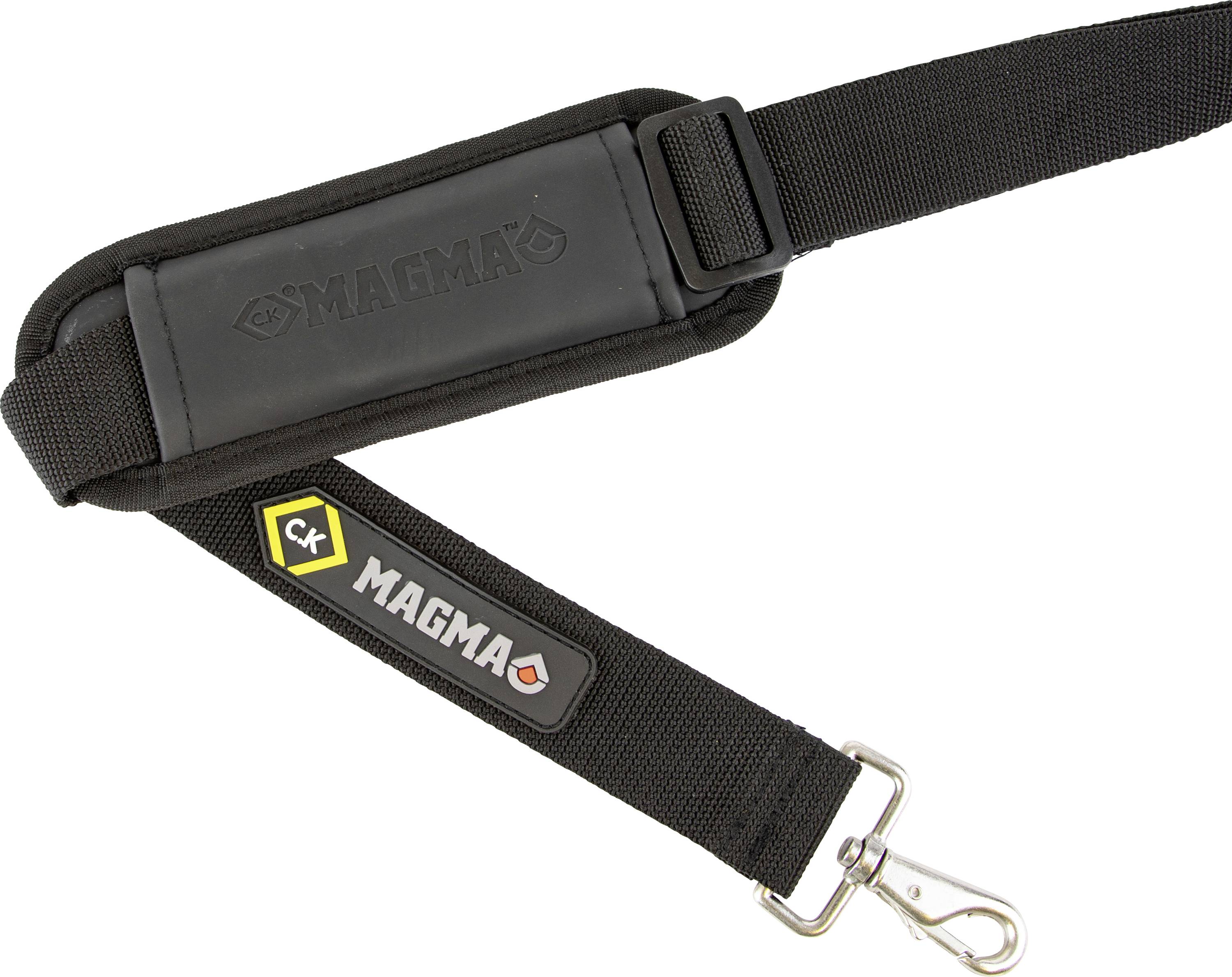 Une bandoulière réglable noire avec support rembourré. Présente le marquage 'MAGMA' et un mousqueton pour attacher à un sac ou un étui.