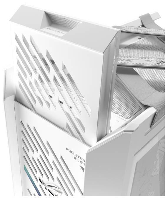Un boîtier d'ordinateur blanc élégant, avec des designs de ventilation complexes, portant l'étiquette « ROG STRIX HELIOS », illustrant l'esthétique moderne du matériel de jeu.