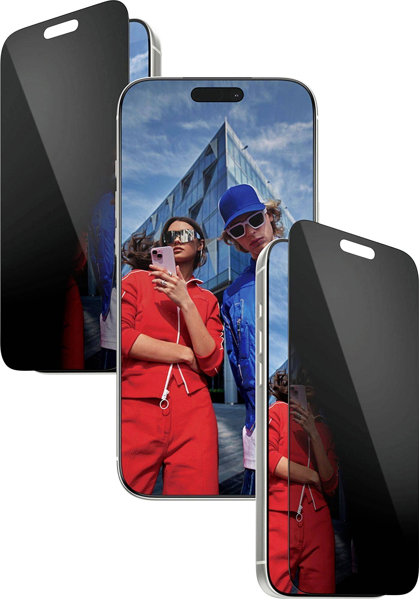 Trois smartphones affichent une image de deux personnes portant des tenues vives rouge et bleu, debout devant un bâtiment moderne en verre.