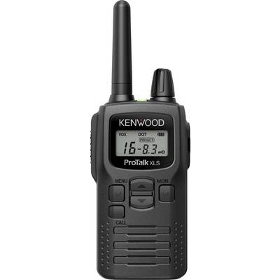 Un talkie-walkie noir Kenwood affichant '16-8.3' sur son écran, avec des boutons étiquetés VOX, MENU, CALL, DOT, MON, et des flèches de navigation haut/bas.