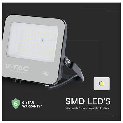 Un projecteur avec des LED SMD et un badge de garantie de 6 ans. Doté d'un pilote à circuit intégré à courant constant pour une fiabilité optimale.