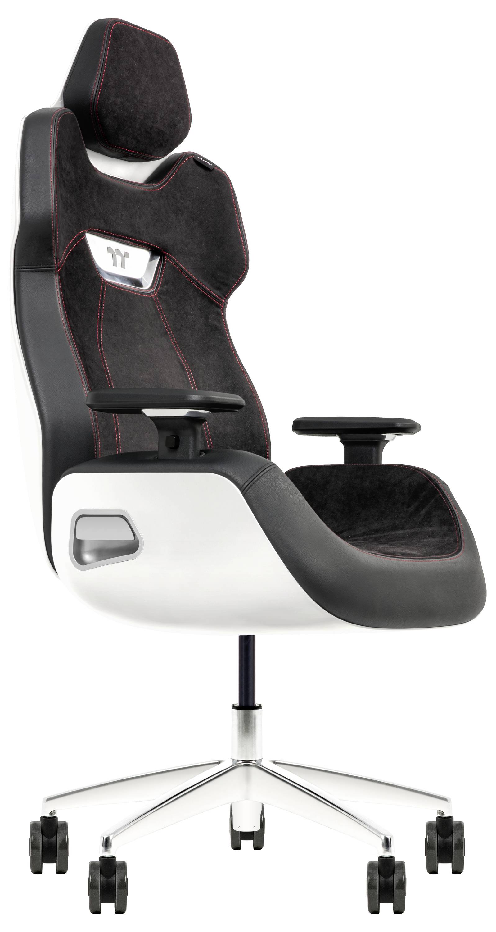 Une chaise de gaming noir et blanc moderne avec des touches de rouge, dotée d'un dossier haut, d'accoudoirs réglables et d'un socle à cinq roues.
