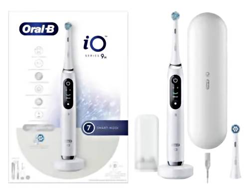 Ensemble de brosse à dents électrique Oral-B iO Series 9 avec accessoires, présenté à côté de son emballage. Comprend un socle de charge et une trousse de voyage.