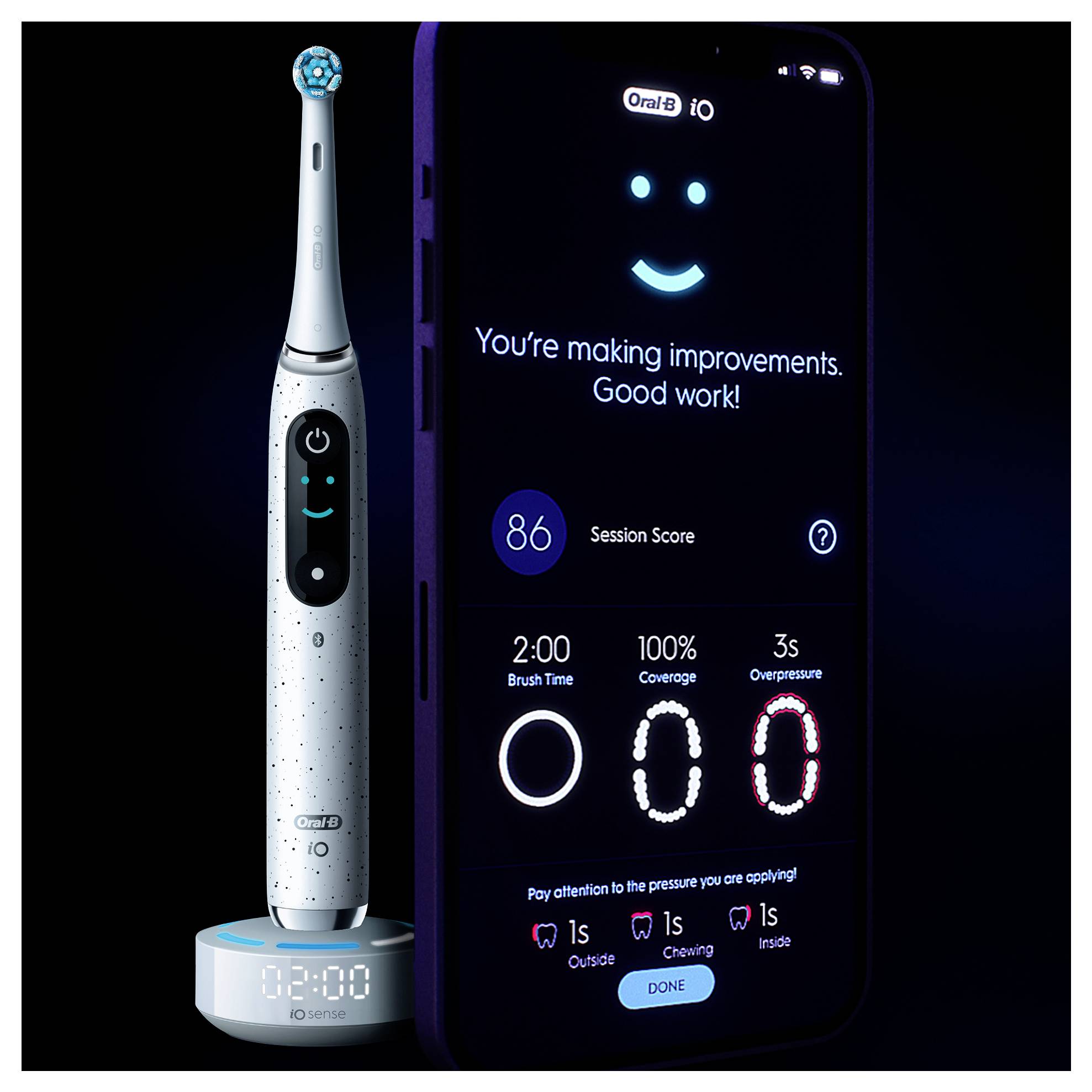 Une brosse à dents électrique intelligente et un écran de smartphone affichent des statistiques de brossage : « Vous faites des progrès. Bon travail ! » avec un score de session de 86.
