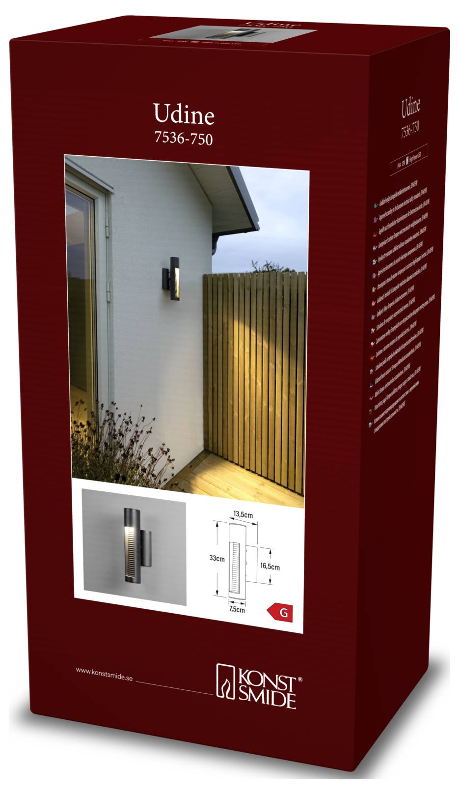 Boîte rouge pour l'emballage de l'applique murale 'Konst Smide' Udine. Présente un luminaire extérieur installé sur la façade d'une maison. Dimensions et détails du produit inclus.