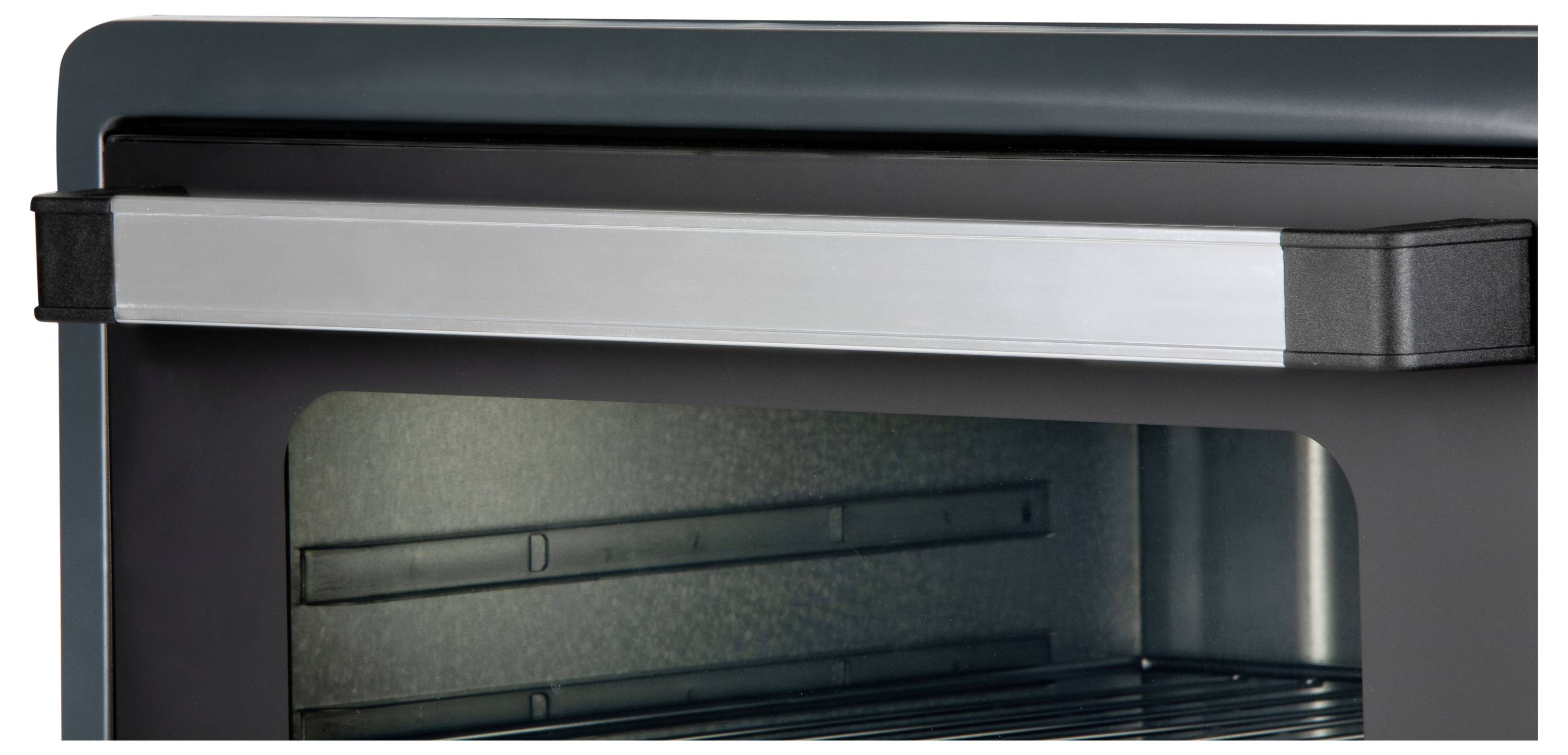 Une porte de four ouverte avec un intérieur éclairé, montrant des grilles métalliques à l'intérieur.