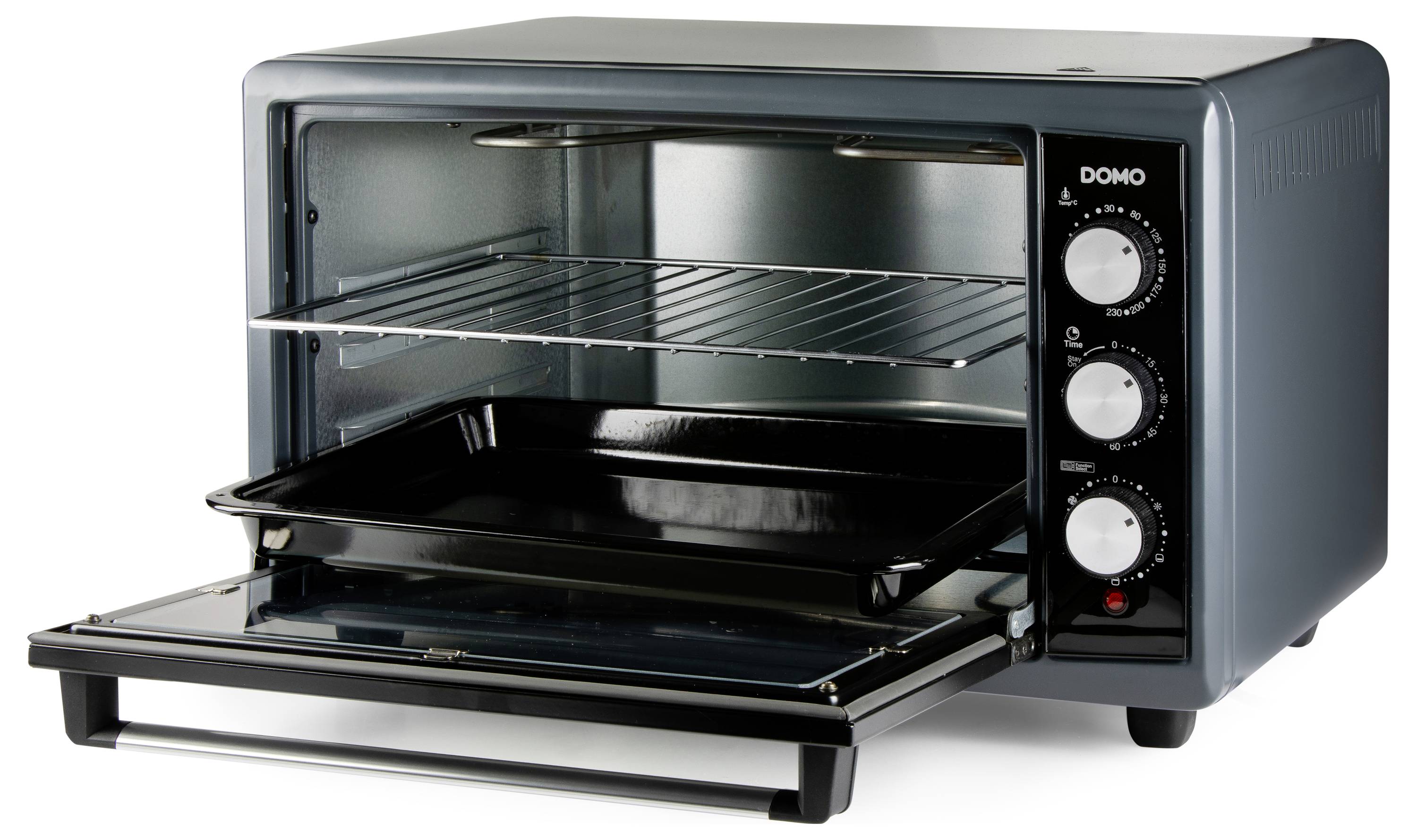 Un four grille-pain de comptoir avec une porte ouverte, montrant des grilles intérieures et un plateau de récupération des gouttes, doté de trois boutons de commande sur le côté droit.